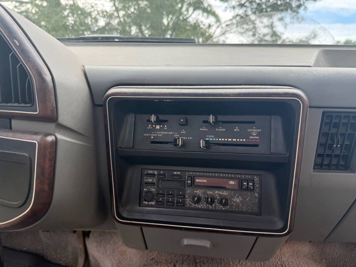 Ford-F250-lariat-1988-silver-15