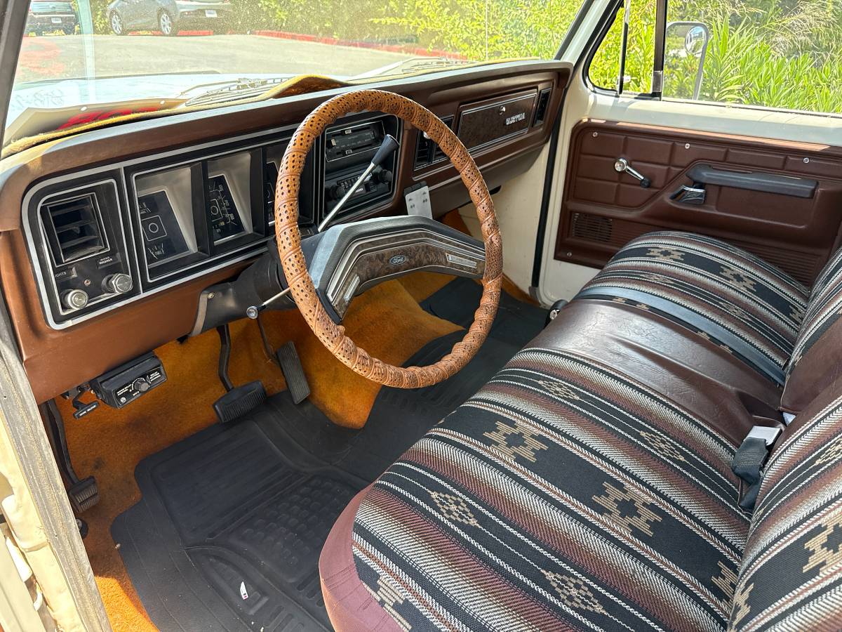 Ford-F350-1978-white-1