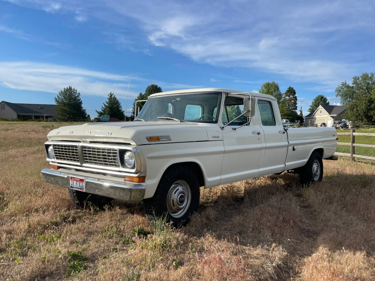 Ford-F350-crew-cab-1970-white-1