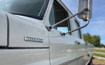 Ford-F350-crew-cab-1970-white-4