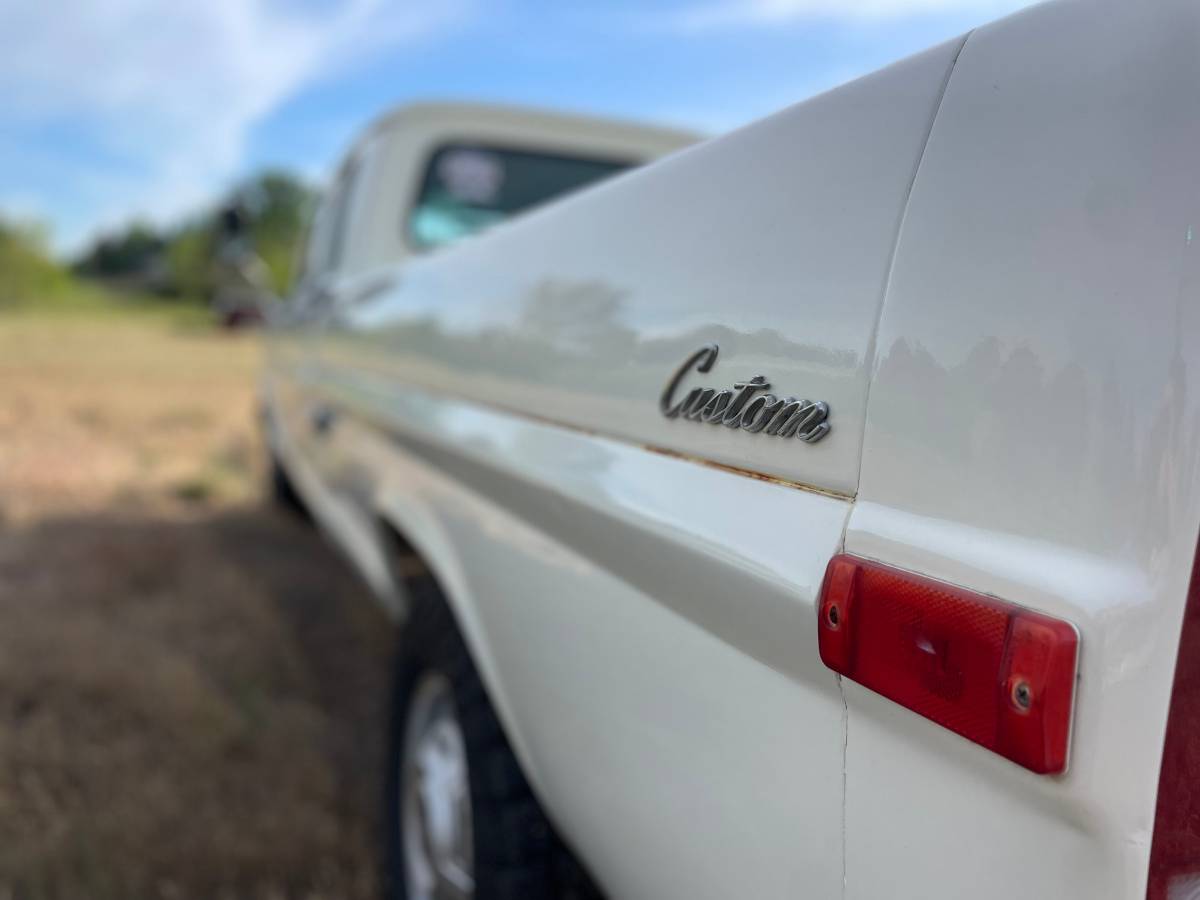Ford-F350-crew-cab-1970-white-7