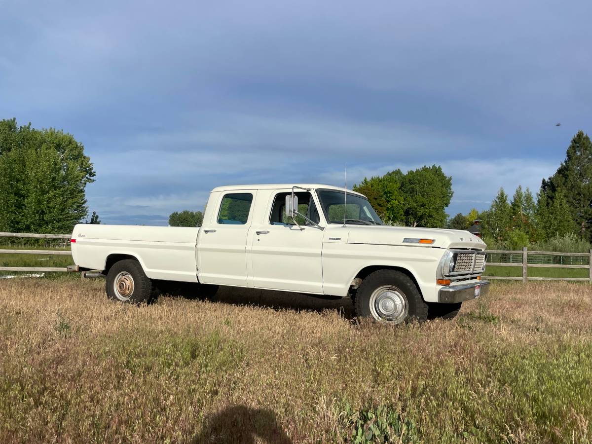 Ford-F350-crew-cab-1970-white