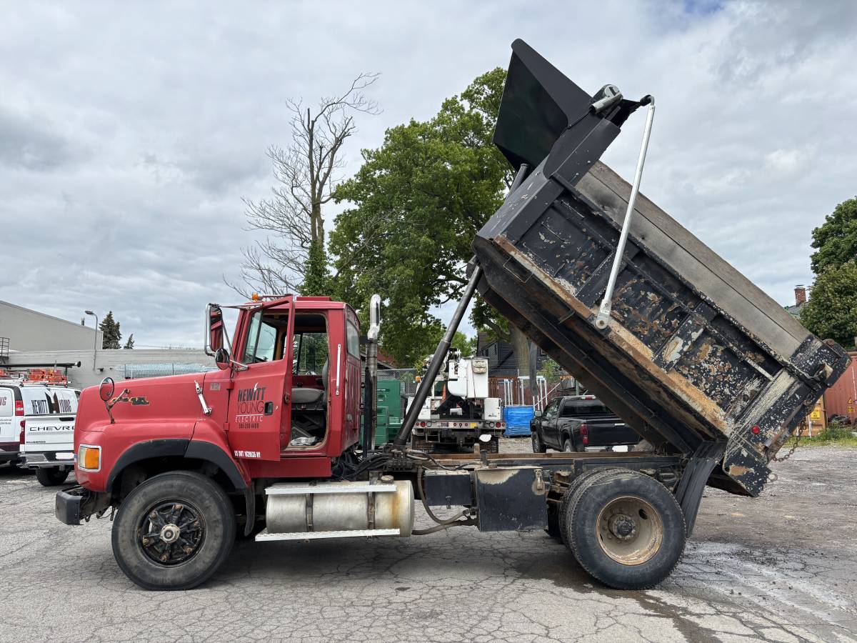 Ford F450 dump truck diesel  1992 red