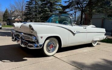 Ford-Fairlane-1955
