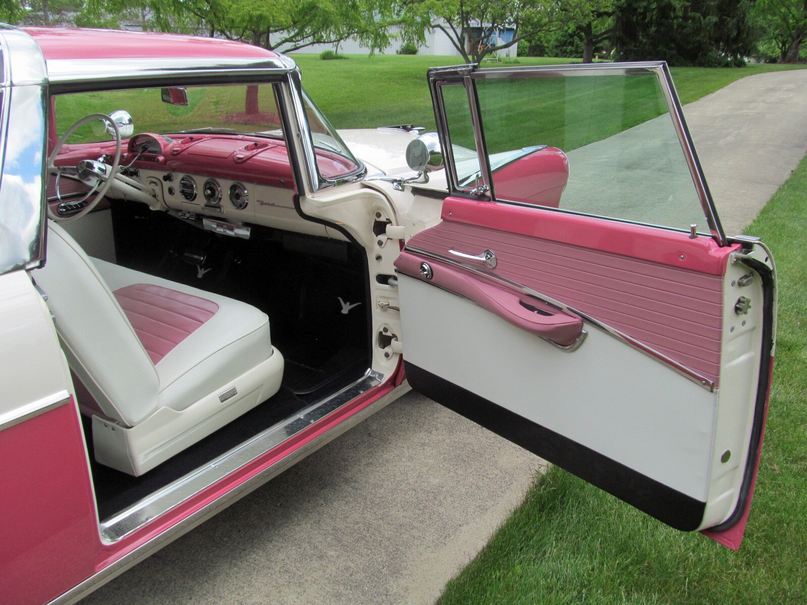 Ford-Fairlane-1955-Coupe-11