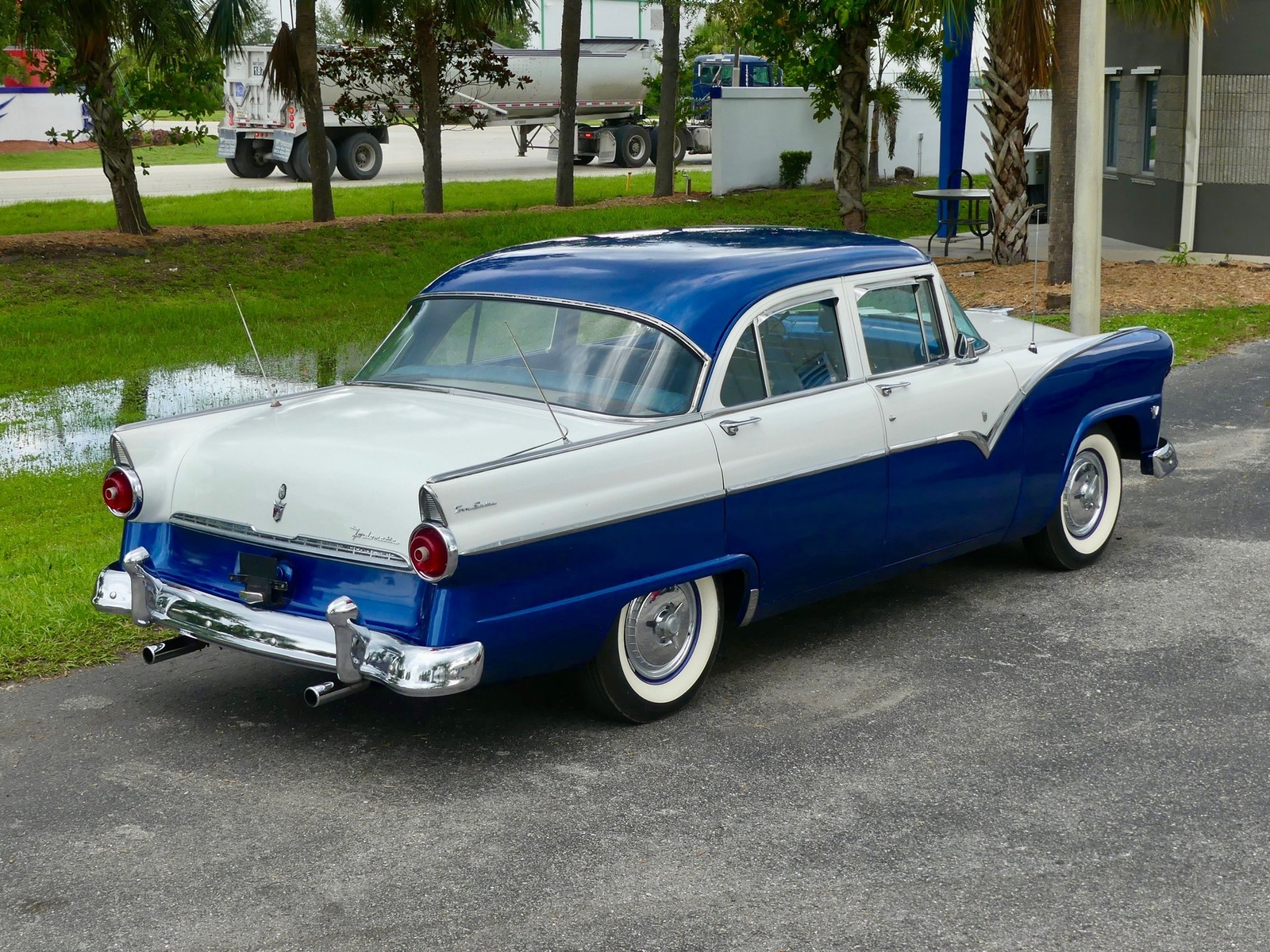 Ford-Fairlane-1955-Sedan-18
