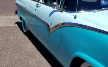 Ford-Fairlane-1955-Sedan-2