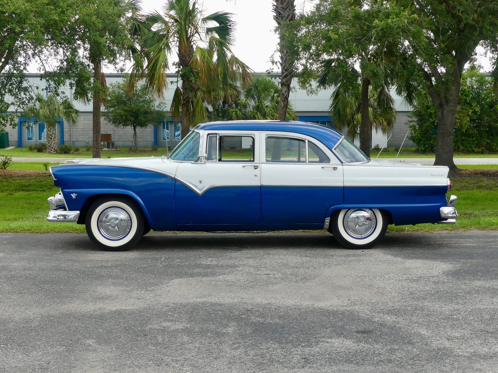 Ford-Fairlane-1955-Sedan-8