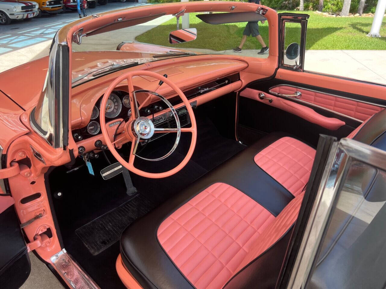 Ford-Fairlane-1956-Coupe-13