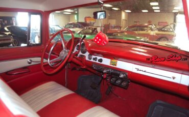 Ford-Fairlane-1956-Sedan-11