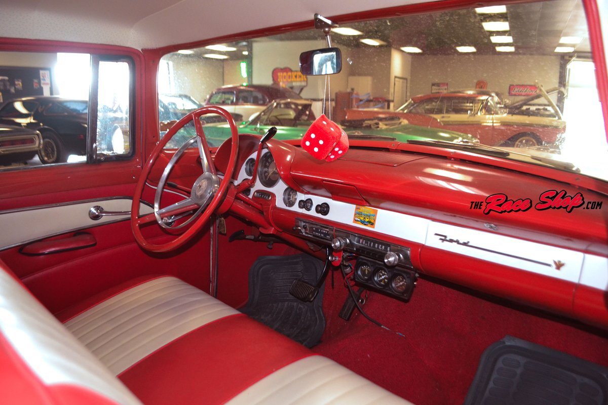 Ford-Fairlane-1956-Sedan-11