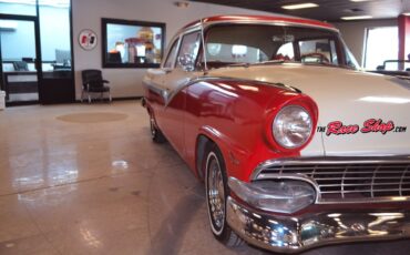 Ford-Fairlane-1956-Sedan-2