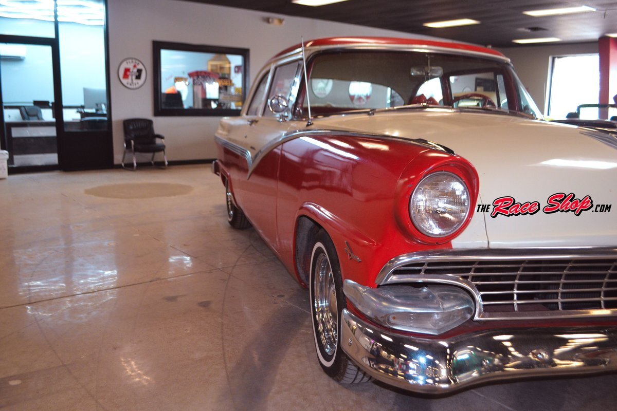 Ford-Fairlane-1956-Sedan-2
