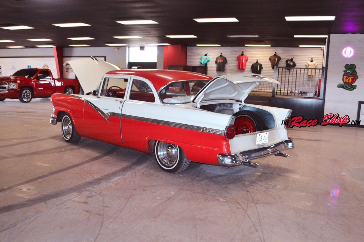 Ford-Fairlane-1956-Sedan-23