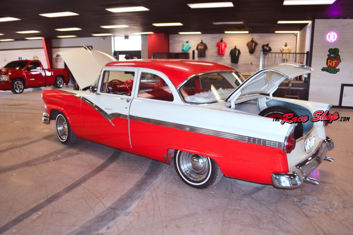Ford-Fairlane-1956-Sedan-24
