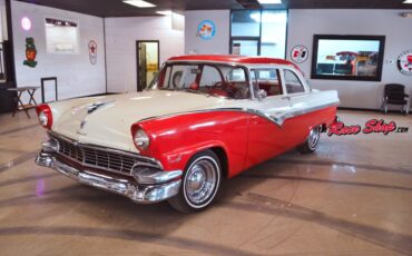 Ford Fairlane 1956 Sedan
