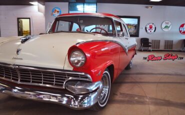 Ford-Fairlane-1956-Sedan-3
