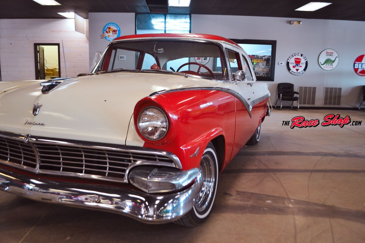 Ford-Fairlane-1956-Sedan-3