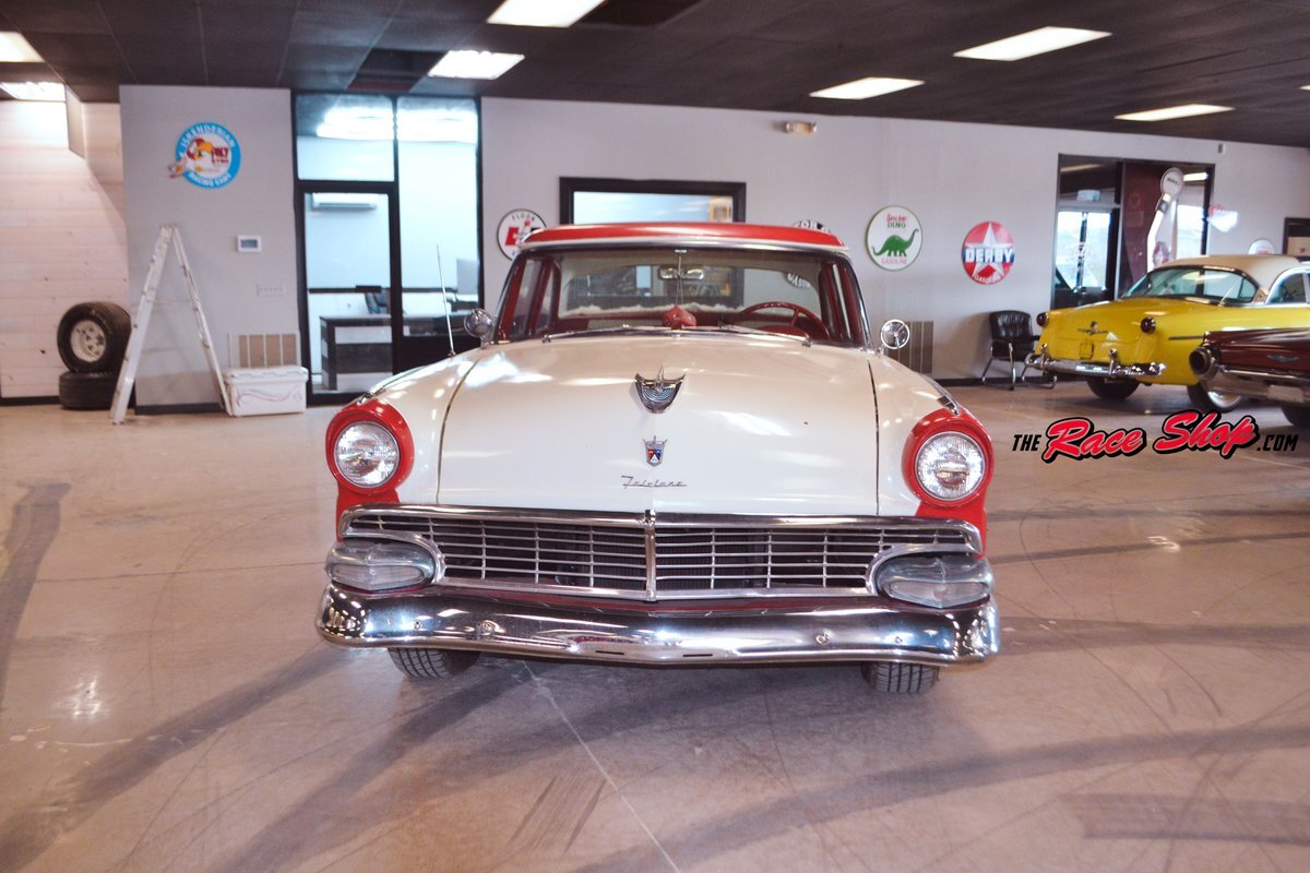 Ford-Fairlane-1956-Sedan-4