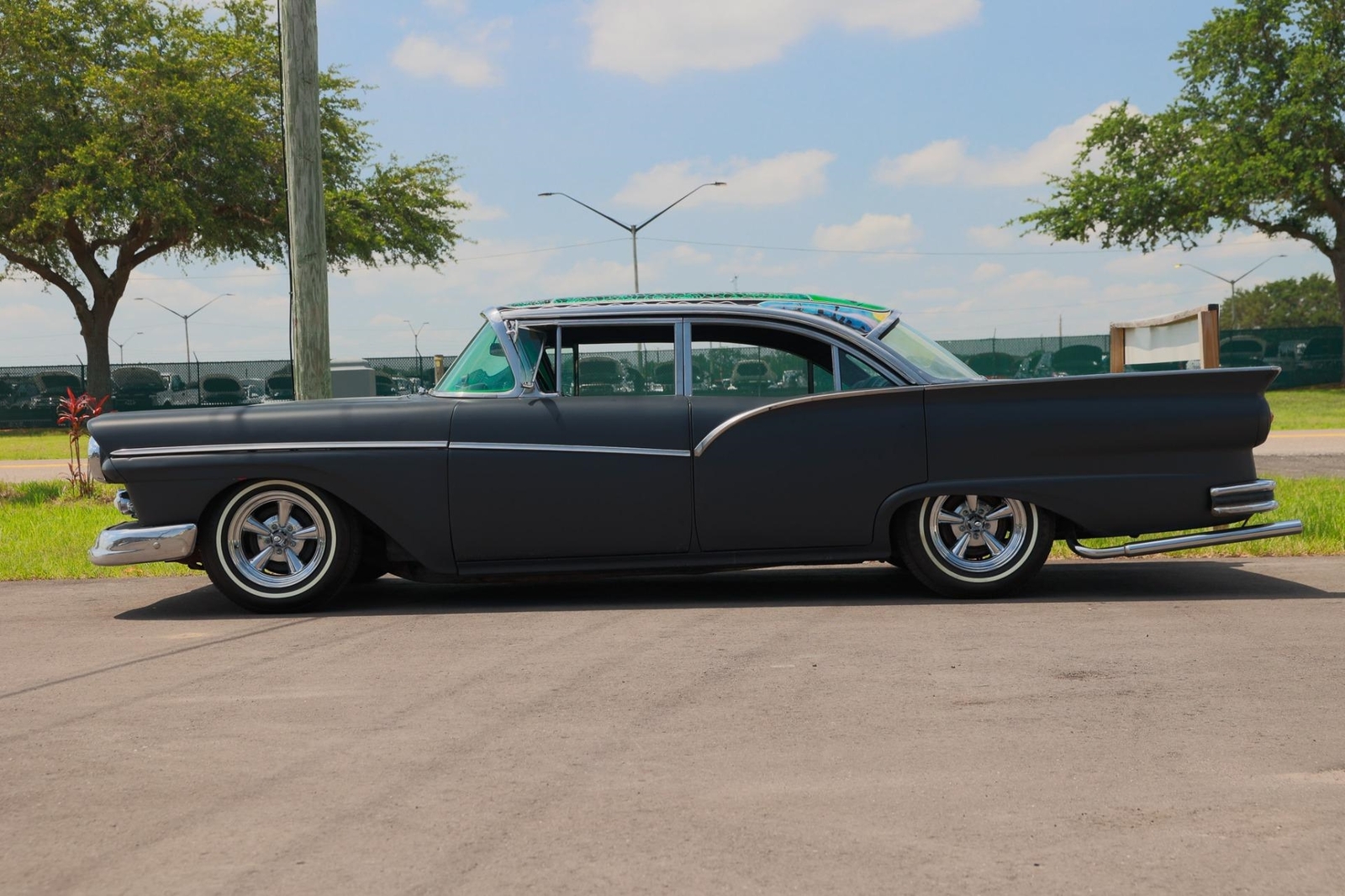 Ford-Fairlane-1957-4-Door-1