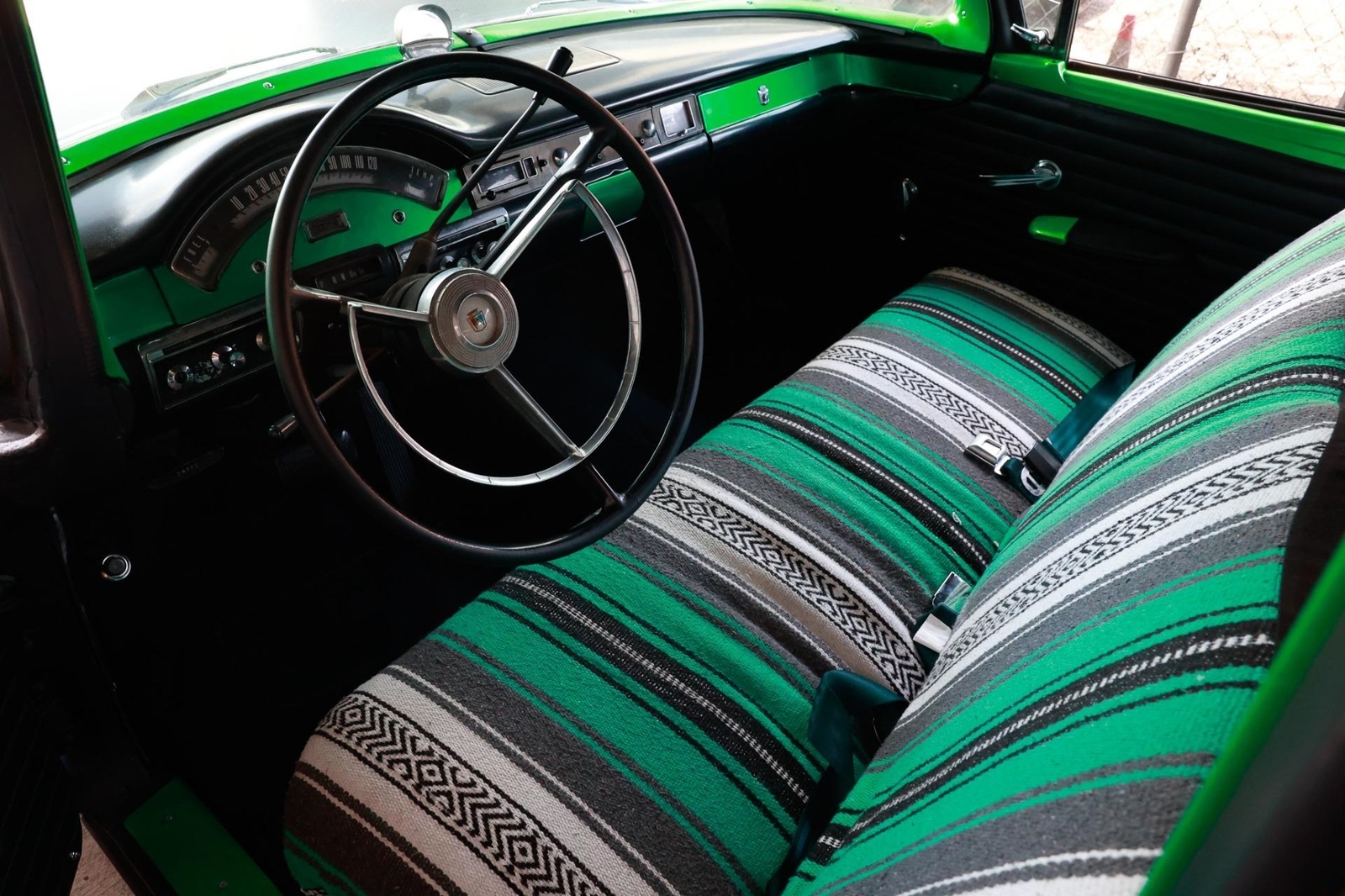 Ford-Fairlane-1957-4-Door-13