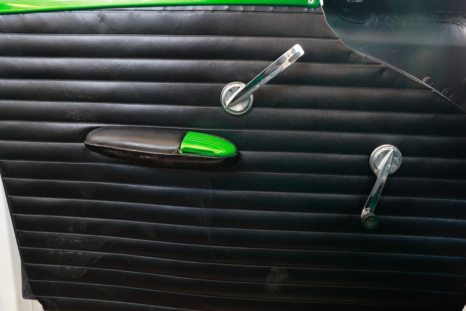 Ford-Fairlane-1957-4-Door-16