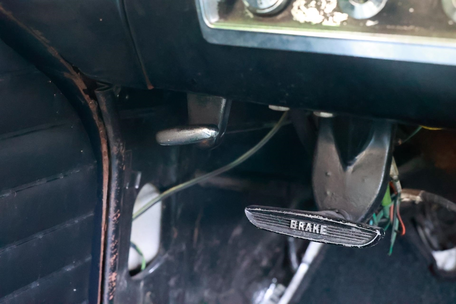 Ford-Fairlane-1957-4-Door-22