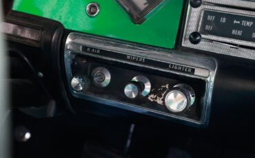 Ford-Fairlane-1957-4-Door-23