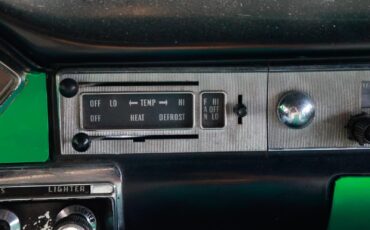 Ford-Fairlane-1957-4-Door-29