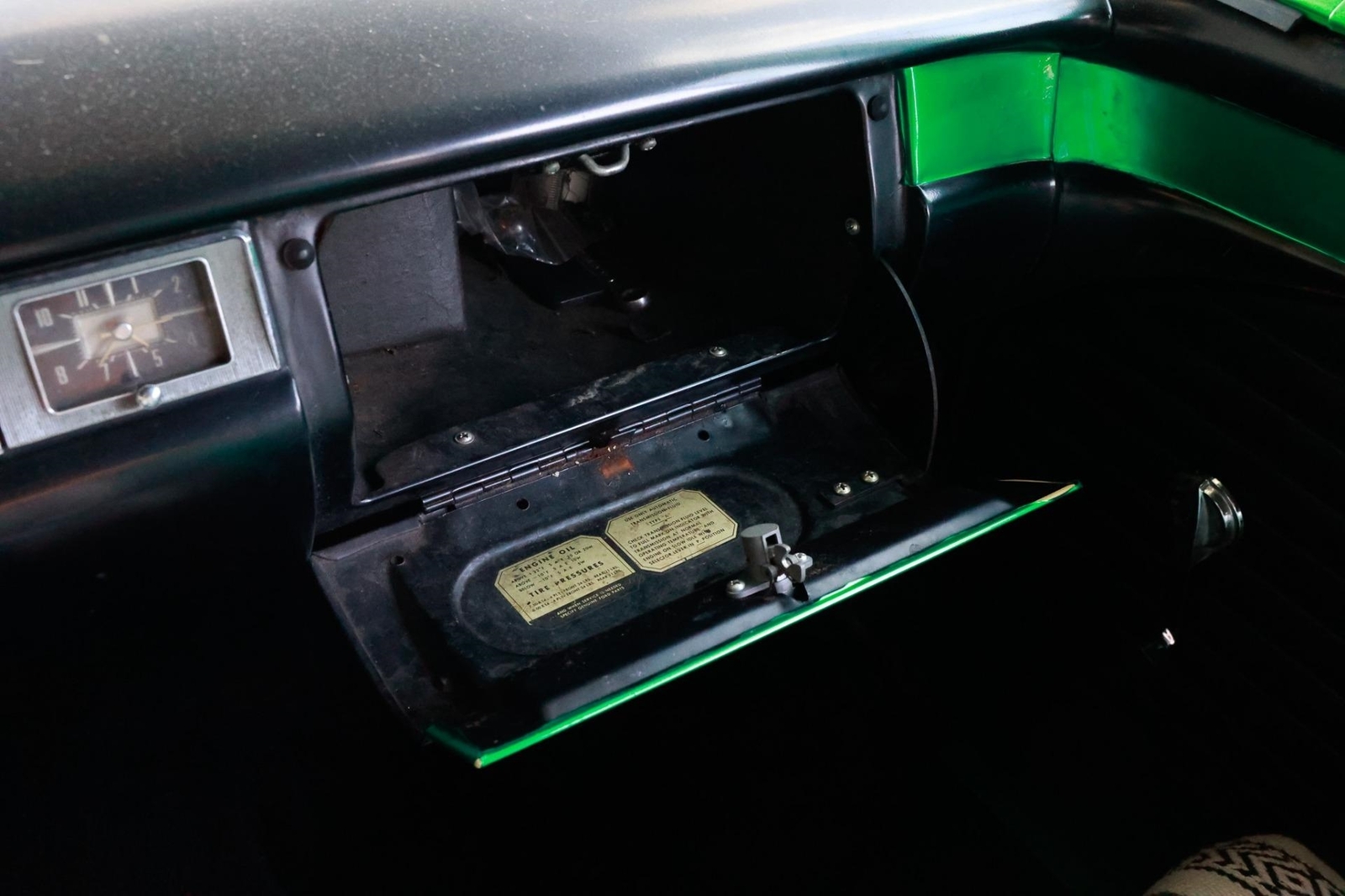 Ford-Fairlane-1957-4-Door-36