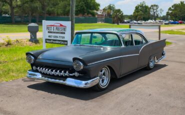 Ford Fairlane 1957 4 Door