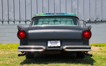 Ford-Fairlane-1957-4-Door-4