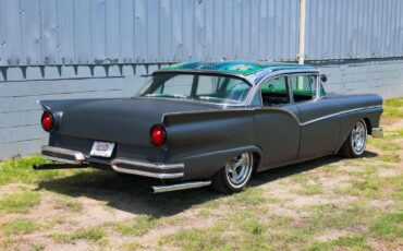 Ford-Fairlane-1957-4-Door-5