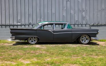 Ford-Fairlane-1957-4-Door-6