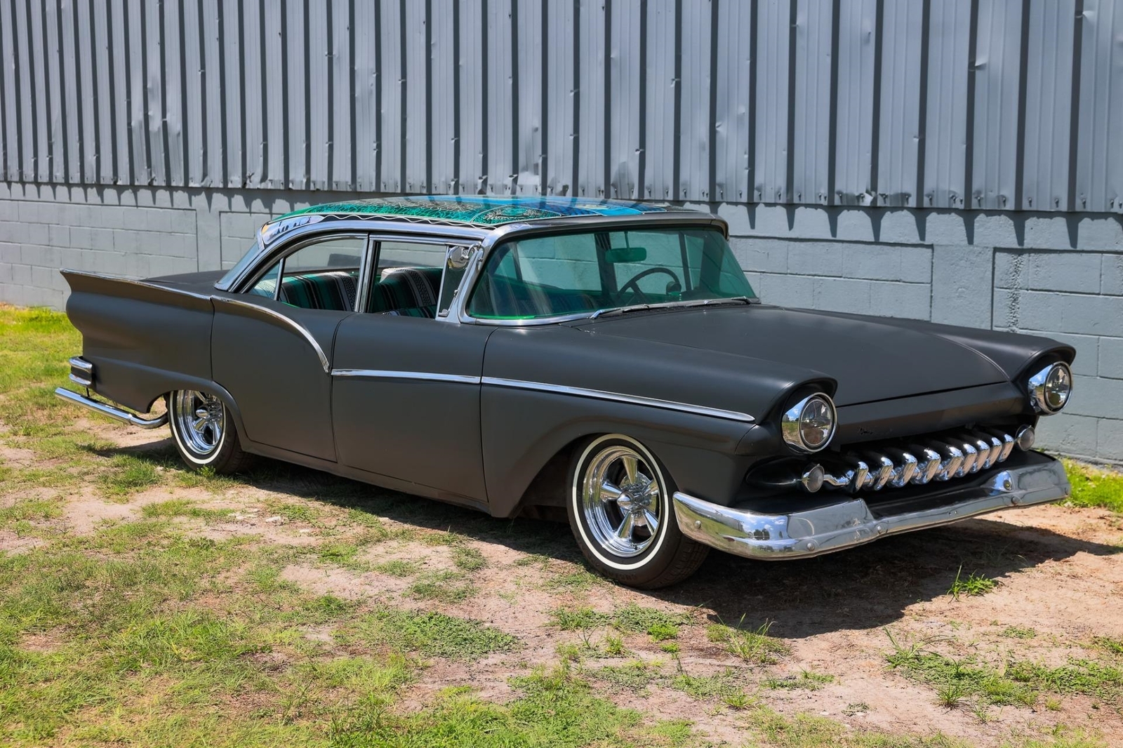 Ford-Fairlane-1957-4-Door-8