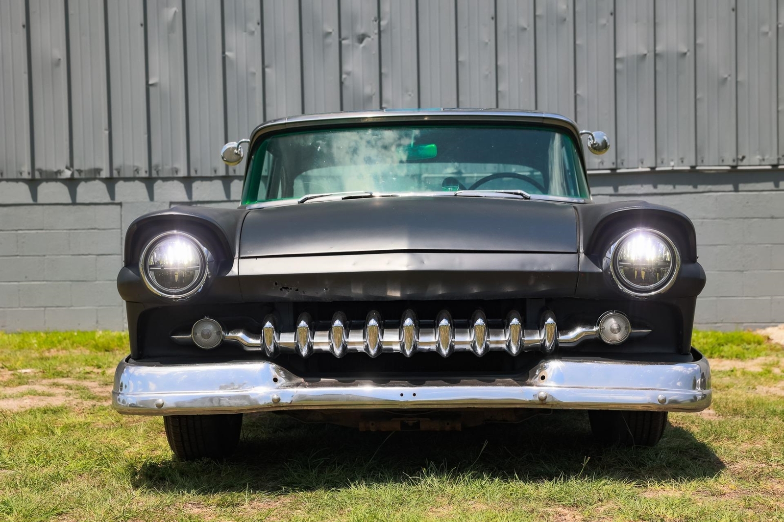 Ford-Fairlane-1957-4-Door-9