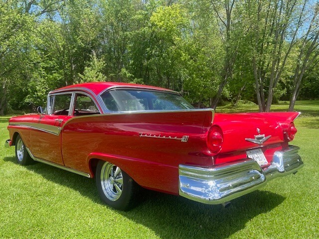 Ford-Fairlane-1957-Coupe-3