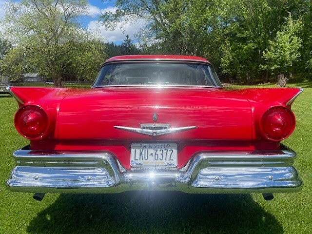 Ford-Fairlane-1957-Coupe-4