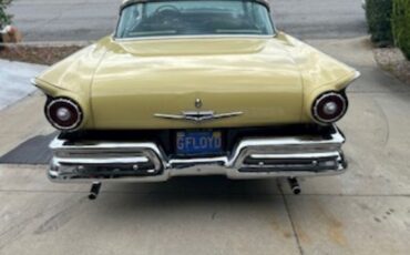 Ford-Fairlane-1957-Sedan-1