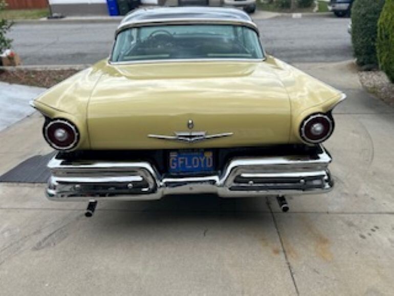 Ford-Fairlane-1957-Sedan-1