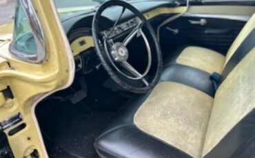 Ford-Fairlane-1957-Sedan-11
