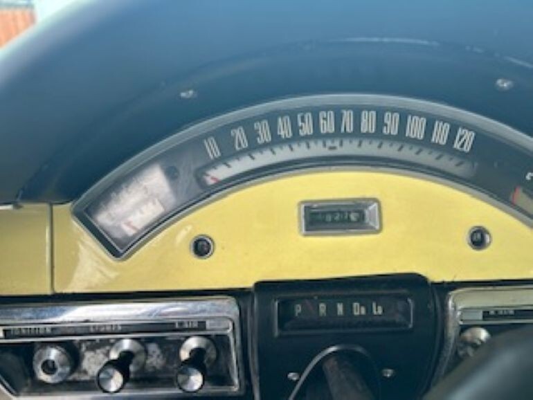 Ford-Fairlane-1957-Sedan-14