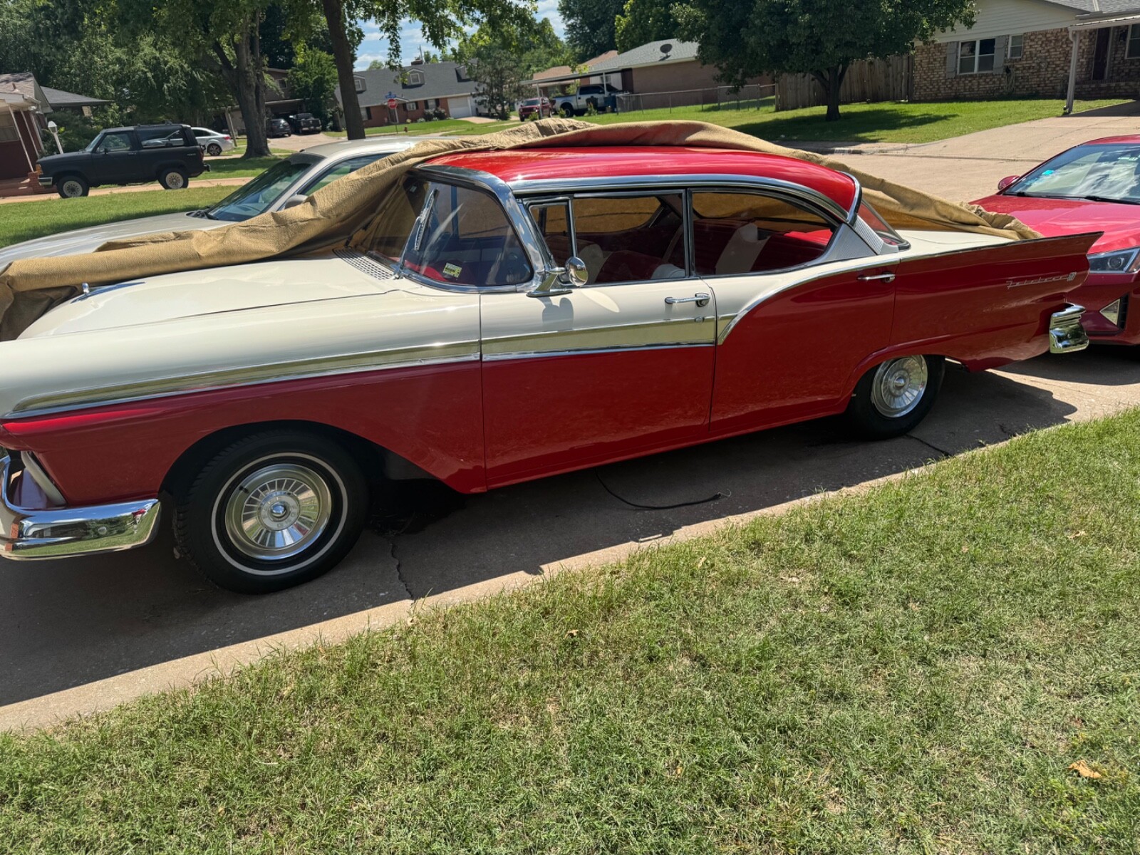 Ford Fairlane 1957 Sedan