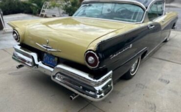 Ford-Fairlane-1957-Sedan-2