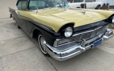 Ford-Fairlane-1957-Sedan-3