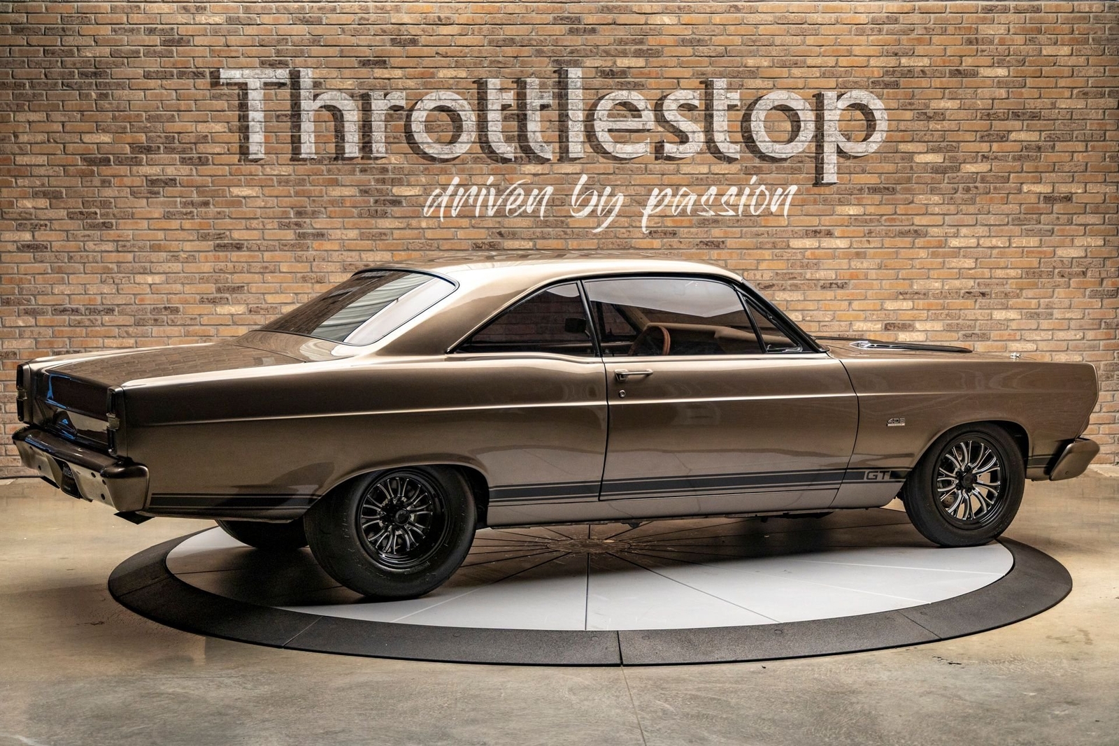 Ford-Fairlane-1967-Coupe-2