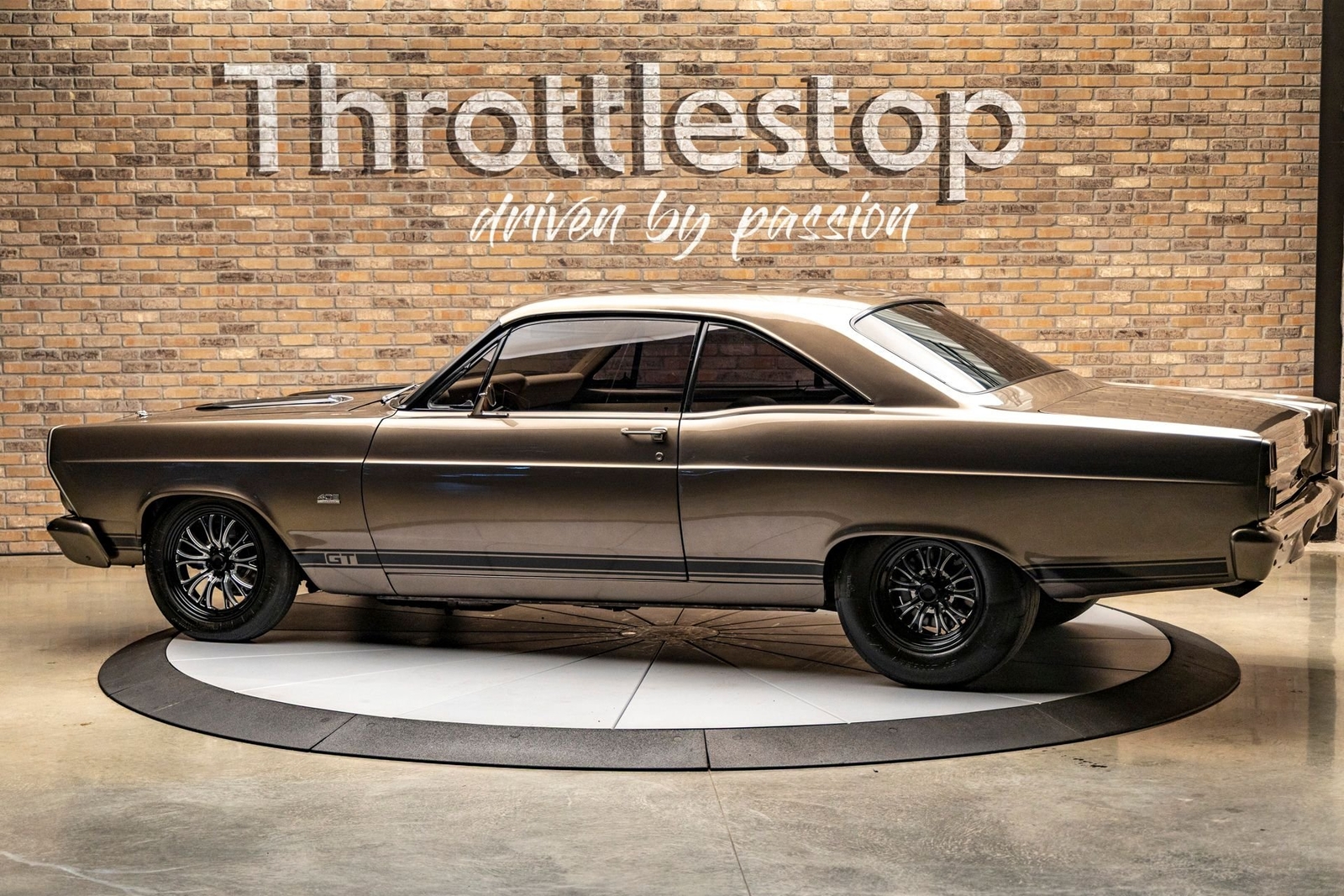 Ford-Fairlane-1967-Coupe-3