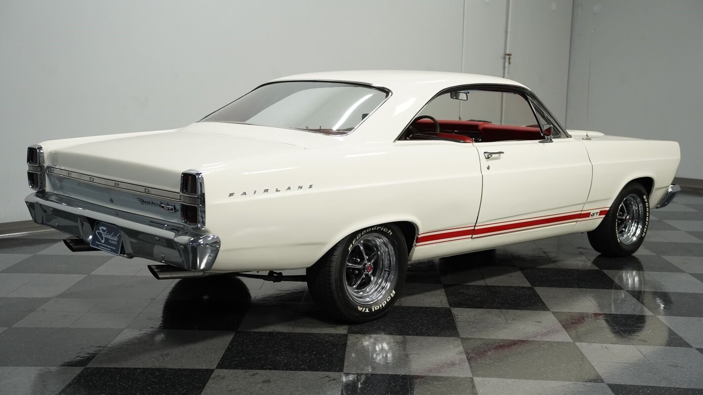 Ford-Fairlane-1967-Fastback-12