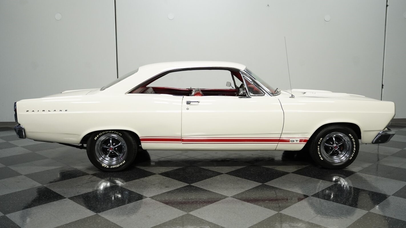 Ford-Fairlane-1967-Fastback-13