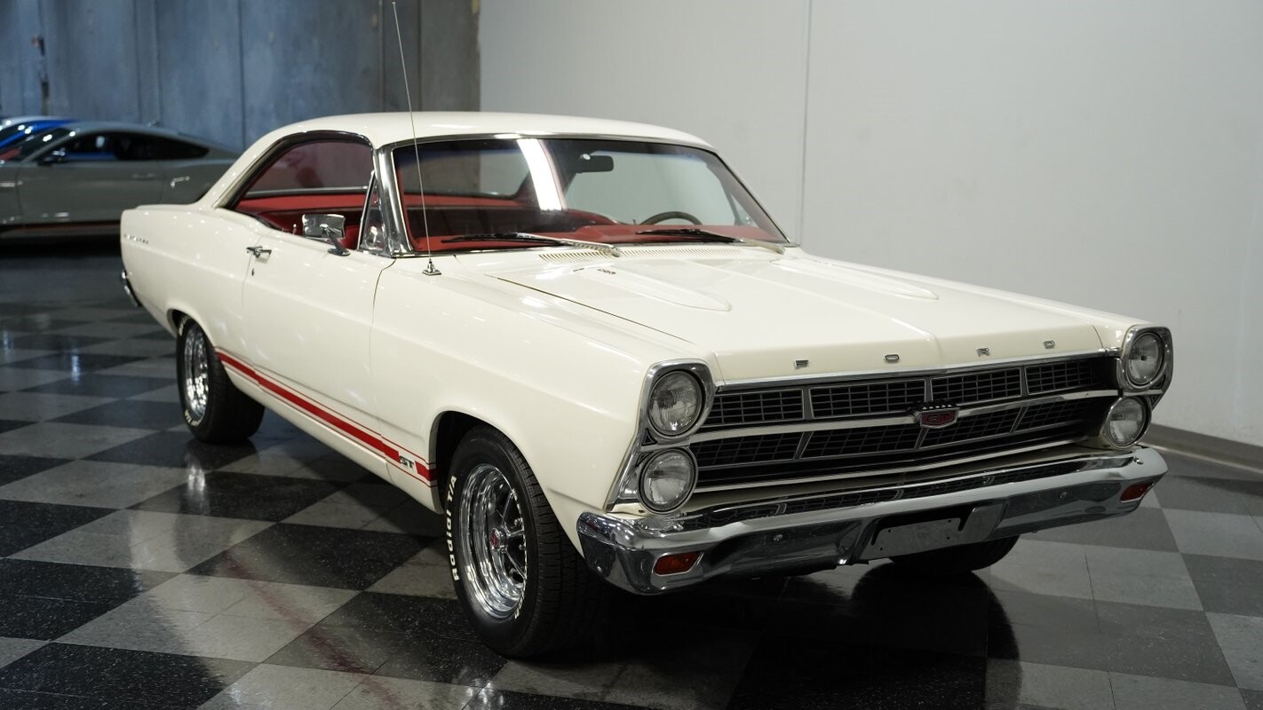Ford-Fairlane-1967-Fastback-15